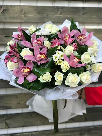 Букет цветов из: Розы и Хризантемы в городе Мыски