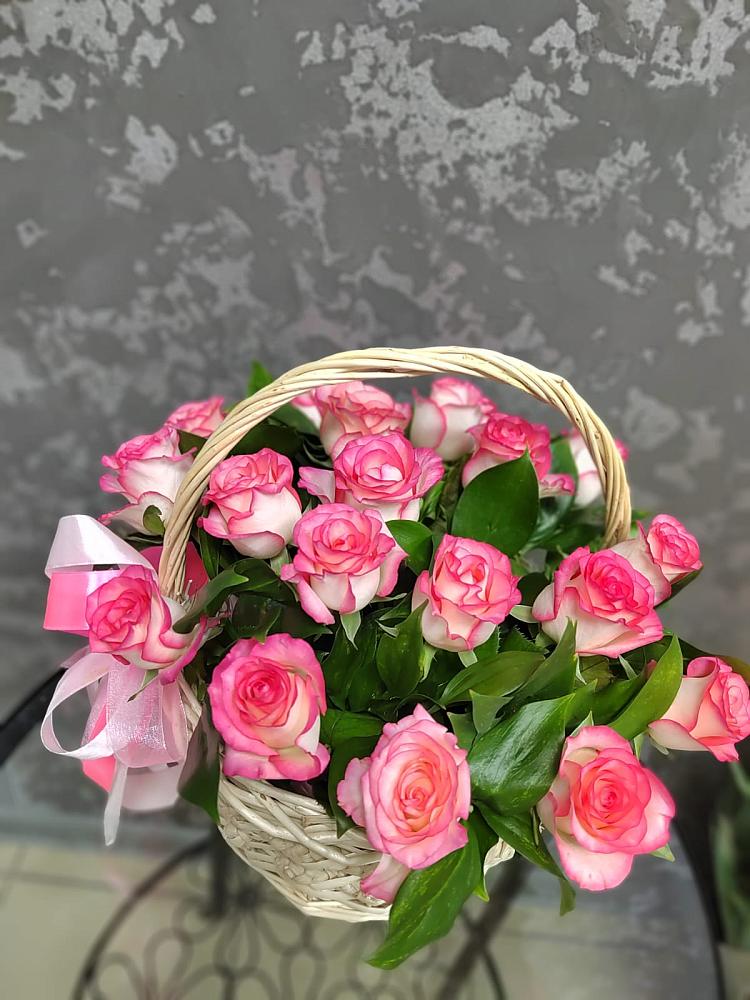 Цветочная композиция из Розы в корзине в городе Мыски
