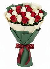 Букет Микс из красных и белых роз в городе Мыски