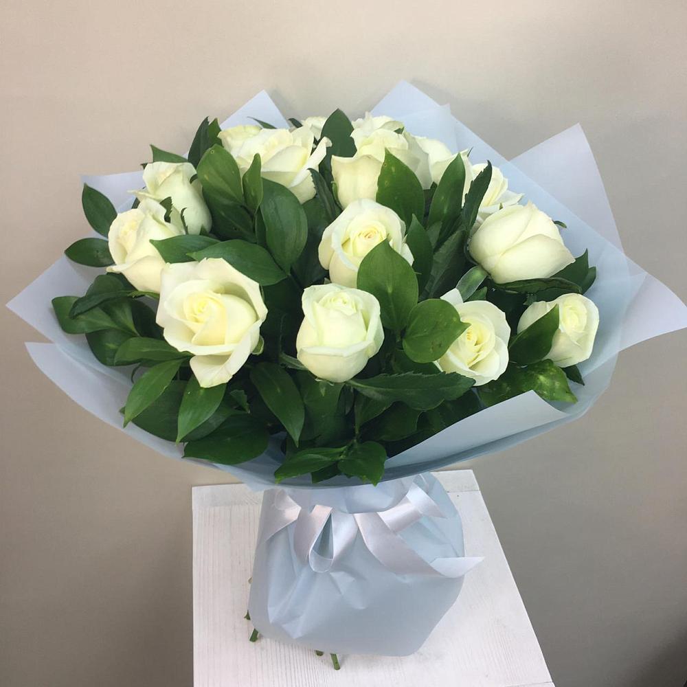 Букет 15 Белых роз Проуд в городе Мыски