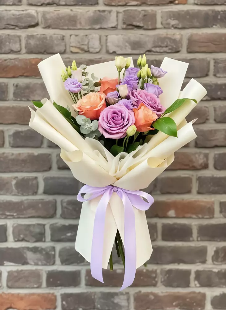 Букет цветов из: Лизиантусы и Розы в городе Мыски