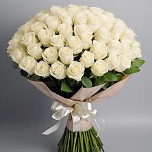 Букет 101 беля роза Белоснежка в городе Мыски
