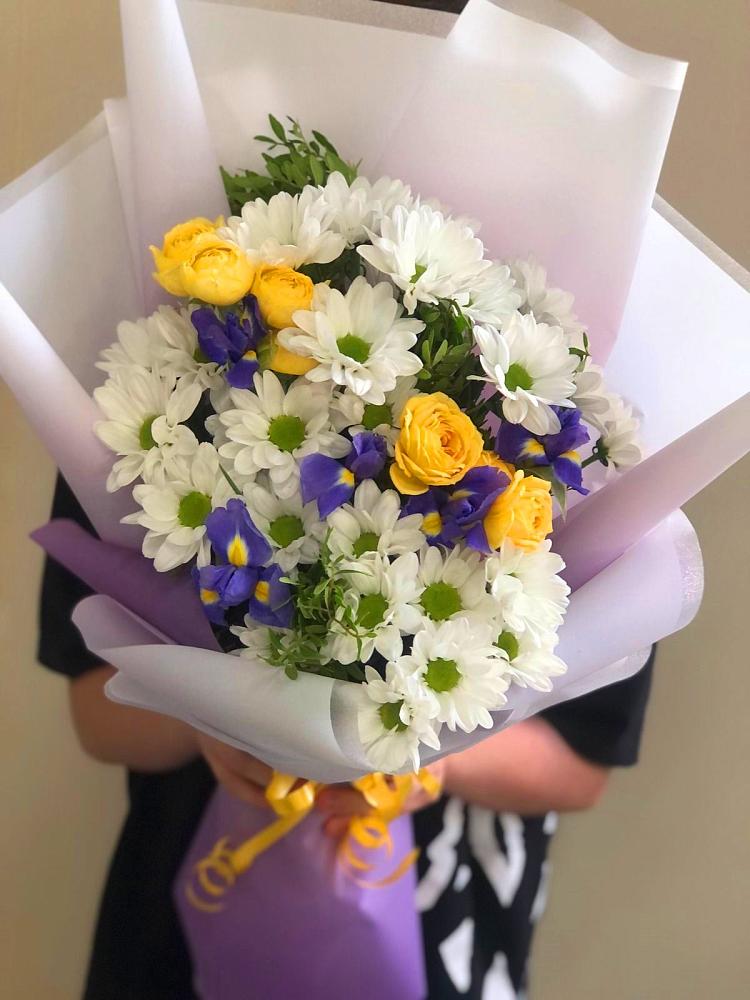 Букет цветов из: Ирисы, Хризантемы и Розы в городе Мыски