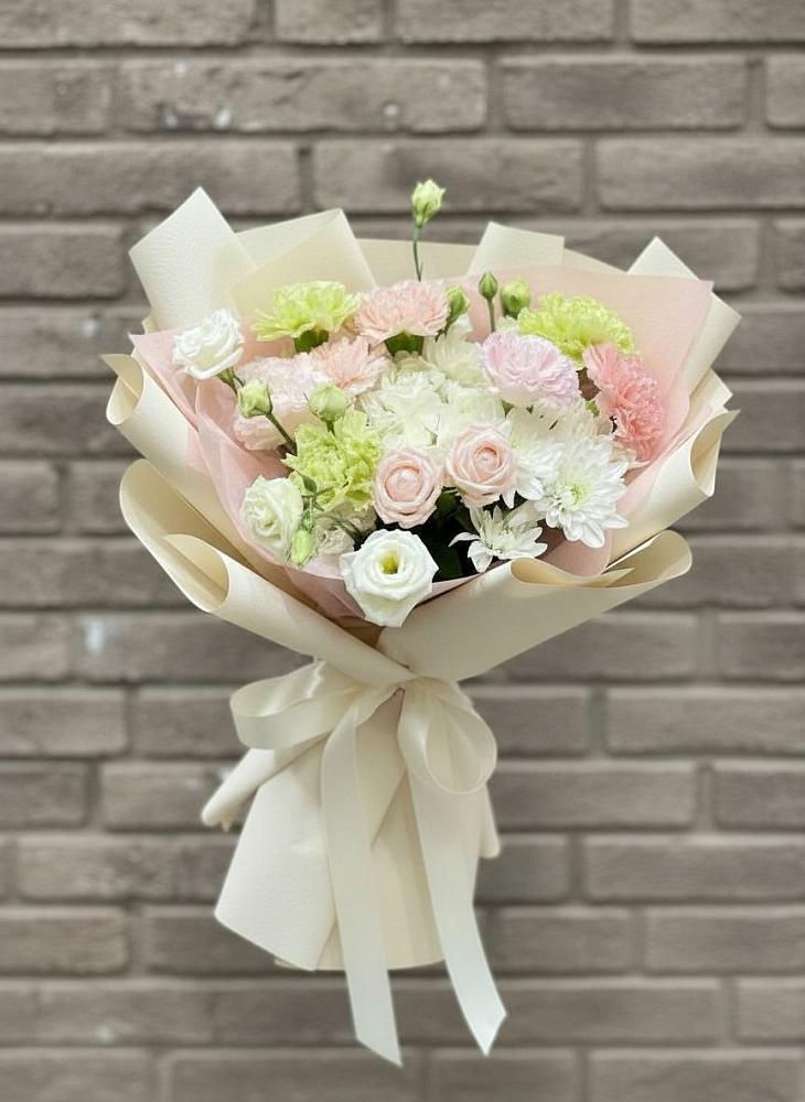 Букет цветов из: Гвоздики, Розы, Лизиантусы и Хризантемы в городе Мыски