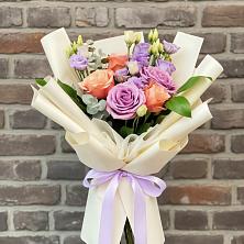 Букет цветов из:  Лизиантусы и Розы в городе Мыски