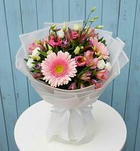 Букет цветов из:  Герберы, Альстромерии и Лизиантусы в городе Мыски